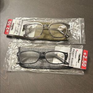 Black and Gray Reading Glasses Set